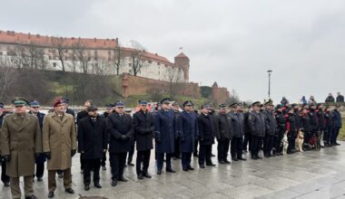 Uroczyste przekazanie radiowozów i nadanie odznaczeń przez Prezydenta Miasta Krakowa - Aktualności