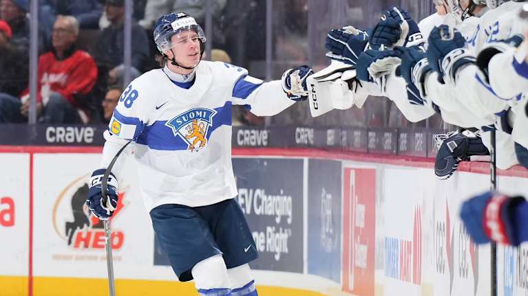 Jesse Kiiskinen laukoi Suomen turnauksen ensimmäisen ylivoimamaalin.
