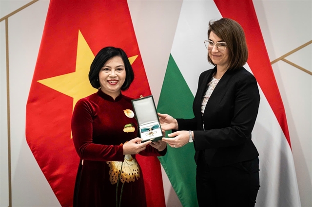 Vietnamese diplomat honoured with Hungarian Officer’s Cross of Merit
