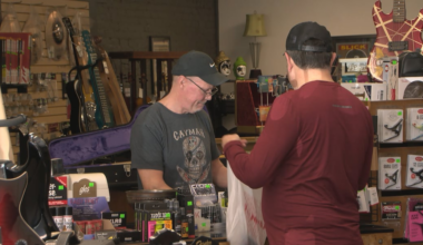 The sights and sounds of buying local on Small Business Saturday