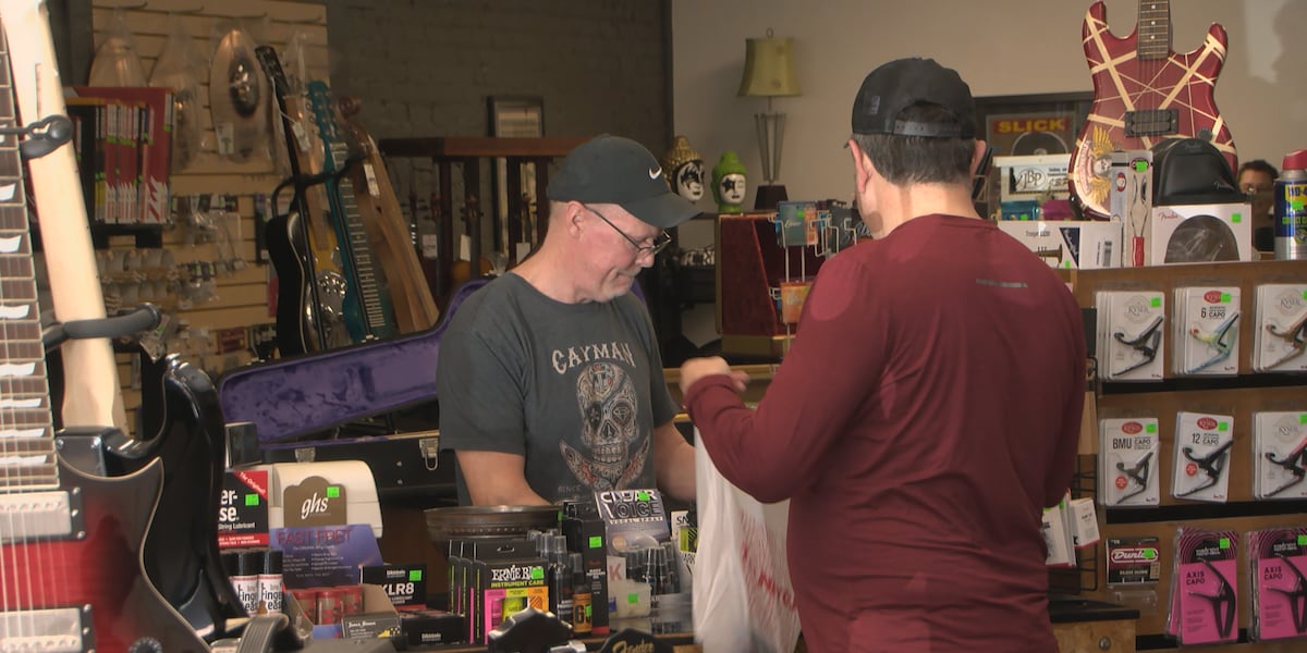 The sights and sounds of buying local on Small Business Saturday