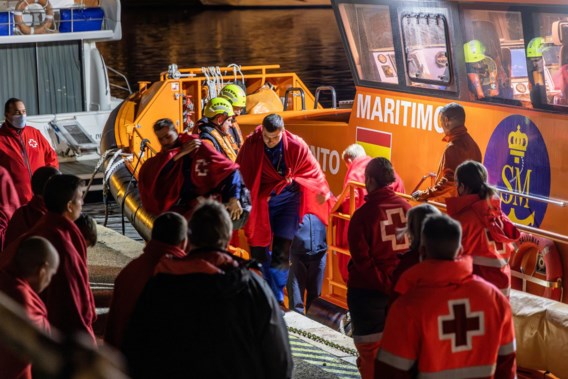 Russisch vrachtschip gezonken in Middellandse Zee na explosie - België rapporteert eerste besmetting met nieuwe mpox-variant - Betogers op straat in Damascus na kerstboomverbranding