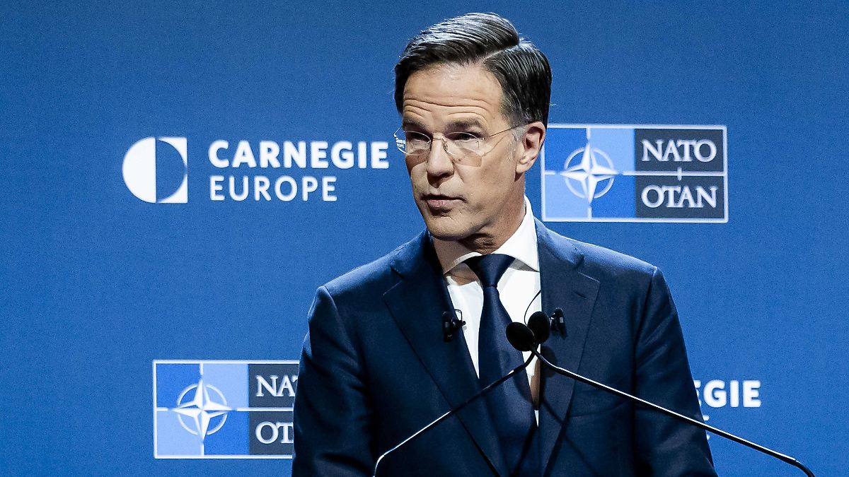 "Gefahr bewegt sich auf uns zu": NATO-Chef fordert "Kriegsmentalität" von Verbündeten