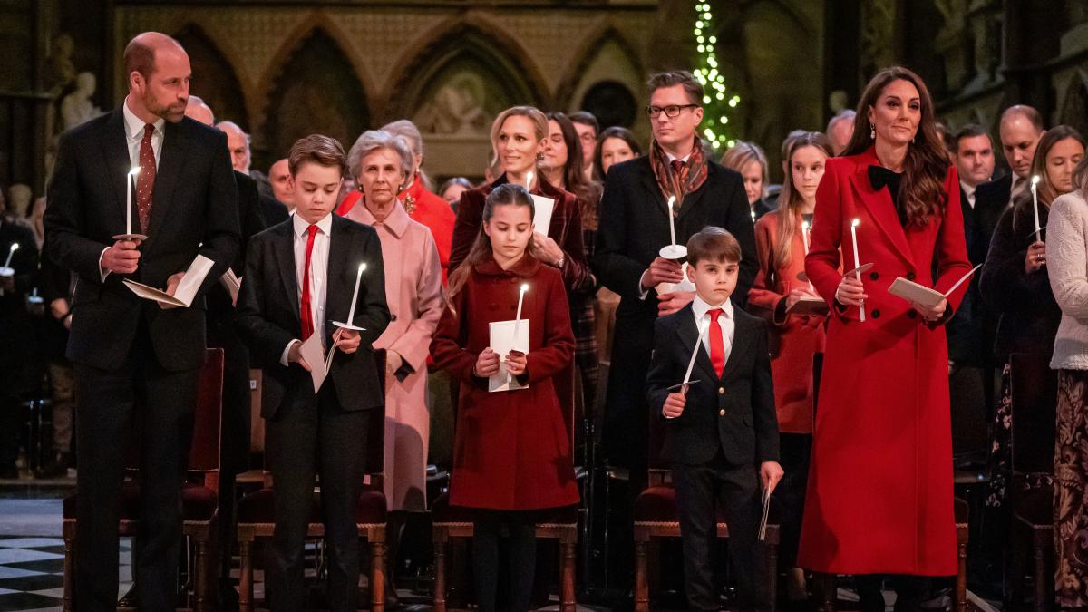 Carol service brings some joy at end of difficult year for royals