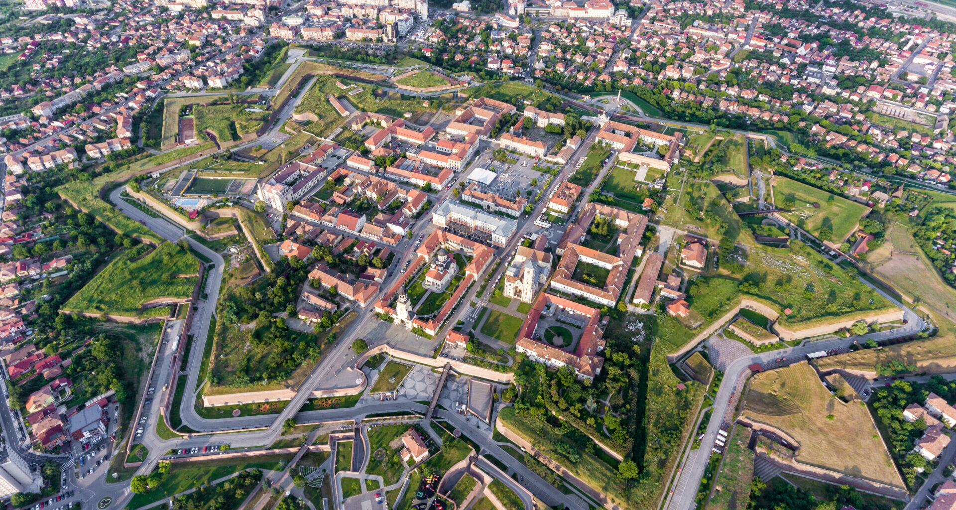 Orașul din România care atrage turiști ca un magnet. Pur și simplu a renăscu!