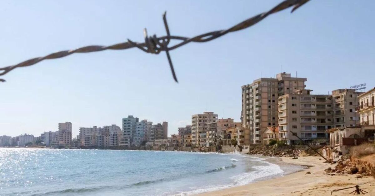 The beautiful abandoned seaside 'ghost town' that's now a haven for dark tourism | World | News