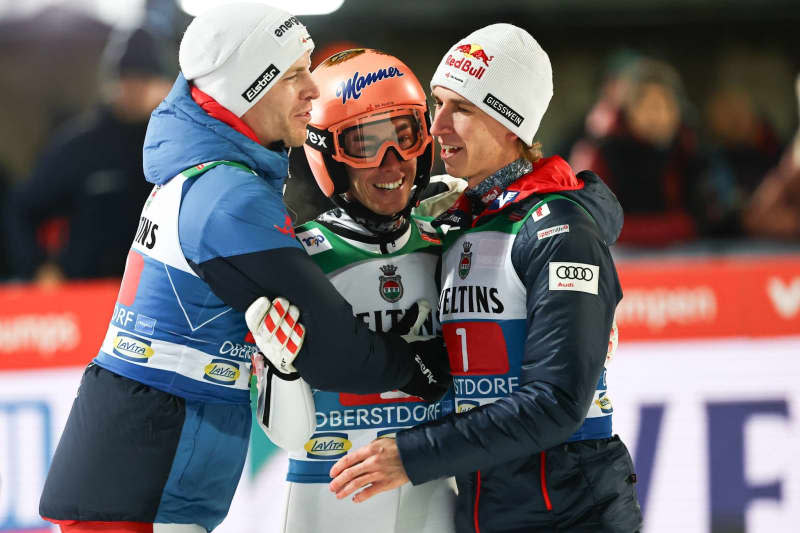 Austria's Stefan Kraft (C) celebrates with his teammates after the 2nd round of the Men's Large Hill Tournament of the FIS Ski Jumping World Cup. Daniel Karmann/dpa