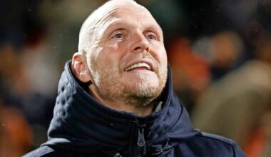 Joseph Oosting grijpt tegen Katwijk hard in bij FC Twente: ’Dat stelt je teleur’ - Telegraaf.nl
