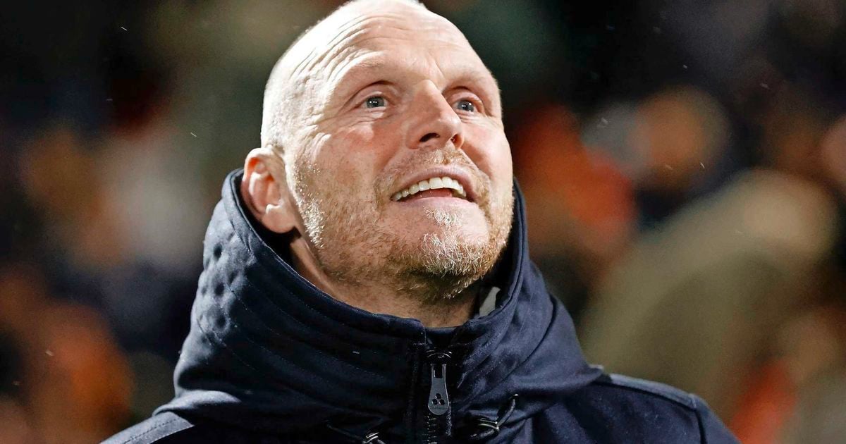 Joseph Oosting grijpt tegen Katwijk hard in bij FC Twente: ’Dat stelt je teleur’ - Telegraaf.nl