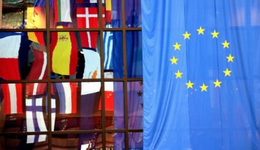 Ue, in Italia 'situazione critica' reddito familiare lordo - Notizie