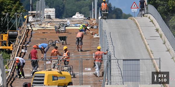 V Sloveniji že 150.000 tujih delavcev, od leta 2019 se je število skoraj podvojilo