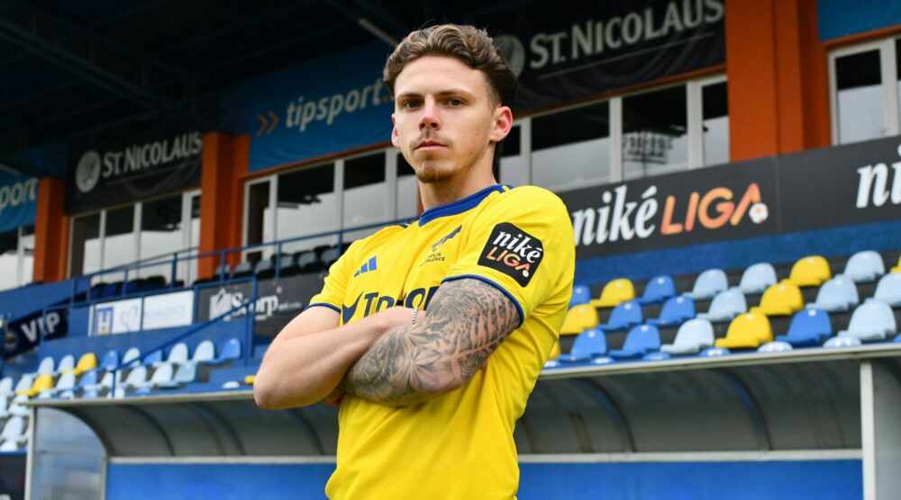 Ben Cottrell after signing for Zemplin Michalovce (Photo via MFKZemplin.sk)