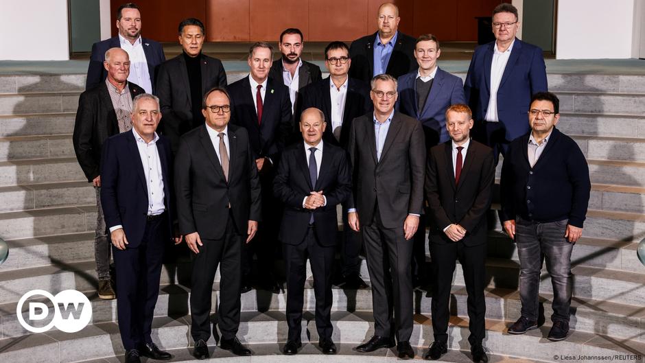 Scholz promises help for steel industy, urges EU action – DW – 12/09/2024