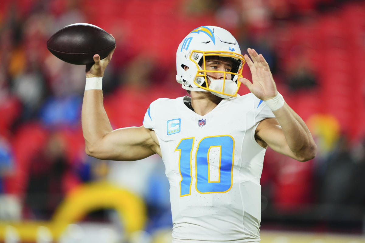 NFL scores, live updates: Chargers vs. Patriots opens Week 17 Saturday slate