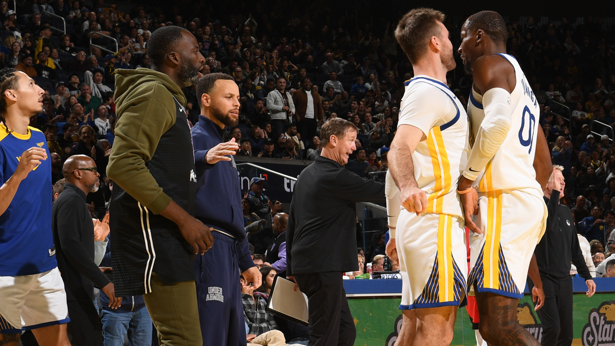 Steph, Draymond erupt for JK's layup for career-high in Warriors' win