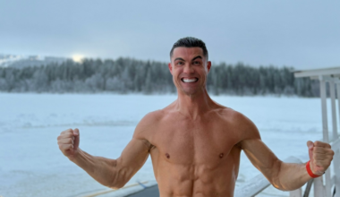 Soccer star Ronaldo takes dip in freezing -20˚C water in Finland