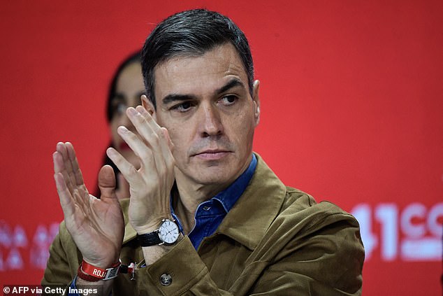 Spain's prime minister and Spanish Socialist Workers Party (PSOE) secretary general Pedro Sanchez applauds during the inauguration of the Spanish Socialist Workers Party's 41st congress at the Palacio de Exposiciones in Seville, on November 30, 2024