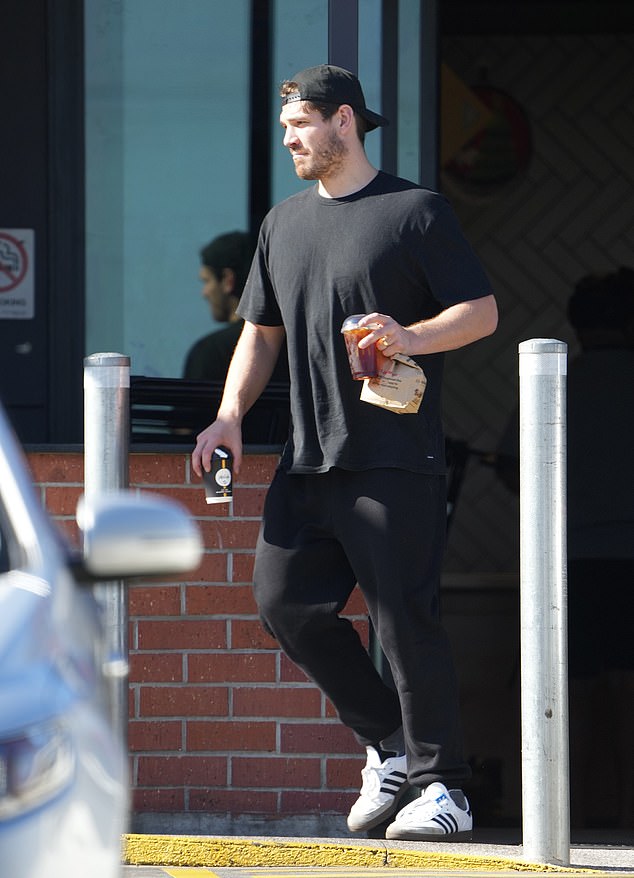 Tammy's new husband Matt was also casually dressed in a black T-shirt and pants, with a black cap worn backwards
