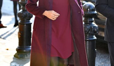In November 2018, Meghan Markle visited the Hubb Community Kitchen in Londone, showcasing a tonal berry look