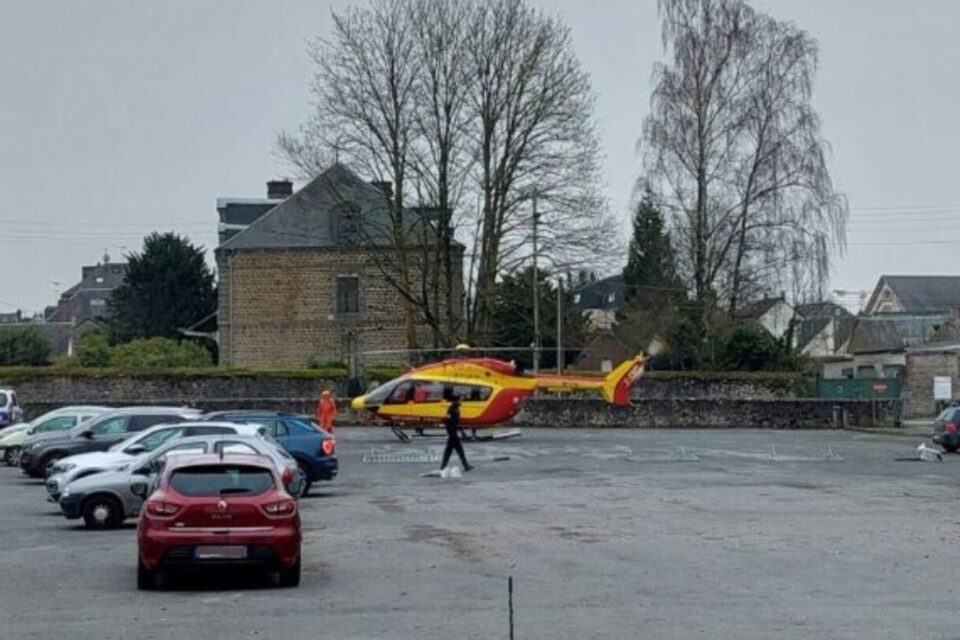 Un hélicoptère s'est posé à côté d'un grave accident dans le centre-ville de Flers (Orne).