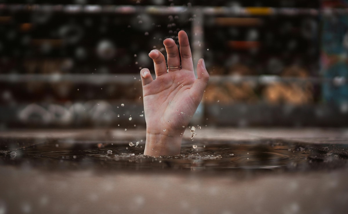 UK Teen Drowns in Reservoir As Friends Mistook Waving For Joke