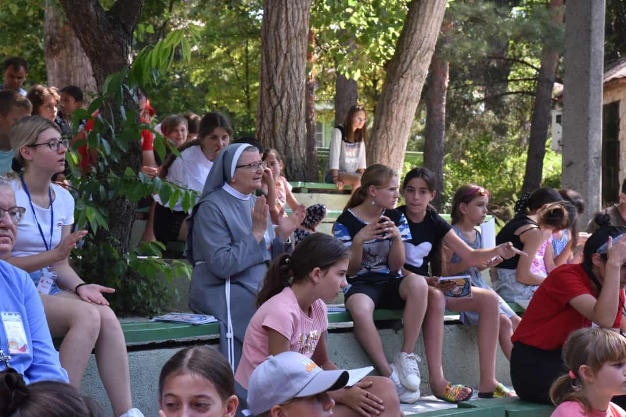 Support for 21 Sisters and One Brother in Moldova