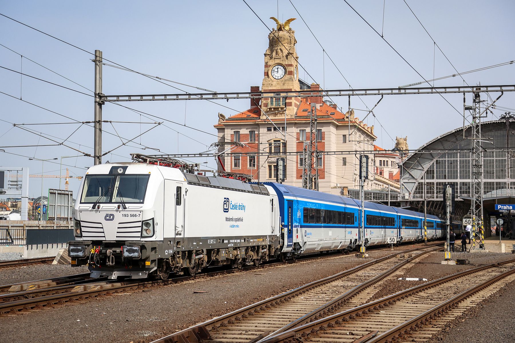 RegioJet has gone to war with České dráhy.