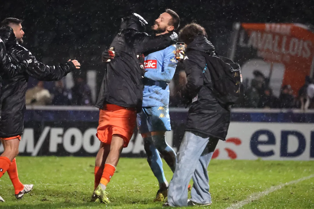Maxime Haubtois a qualifié le Stade lavallois en sortant le dernier tir au but de la séance.