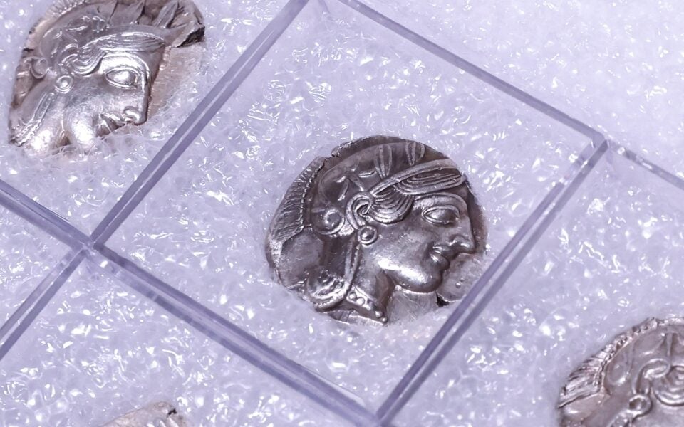 Greece returns 1,055 ancient coins to Turkey
