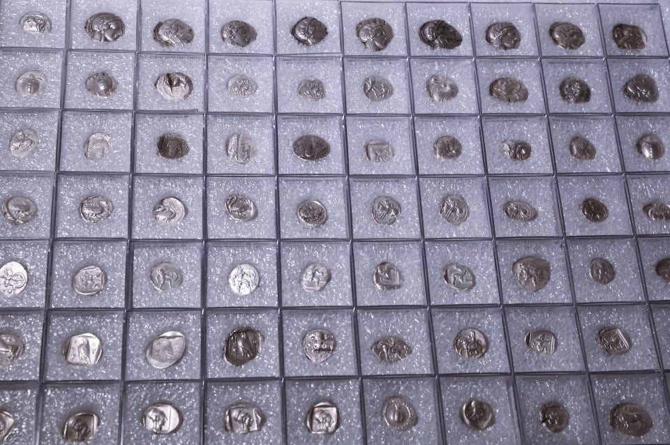 greece-returns-1055-ancient-coins-to-turkey0