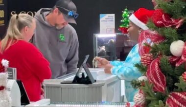 Longview Mall sees brisk business as Christmas draws near