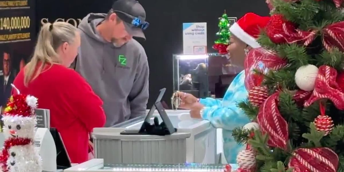 Longview Mall sees brisk business as Christmas draws near