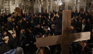 Hundreds protest in Syria after Christmas tree set alight – POLITICO
