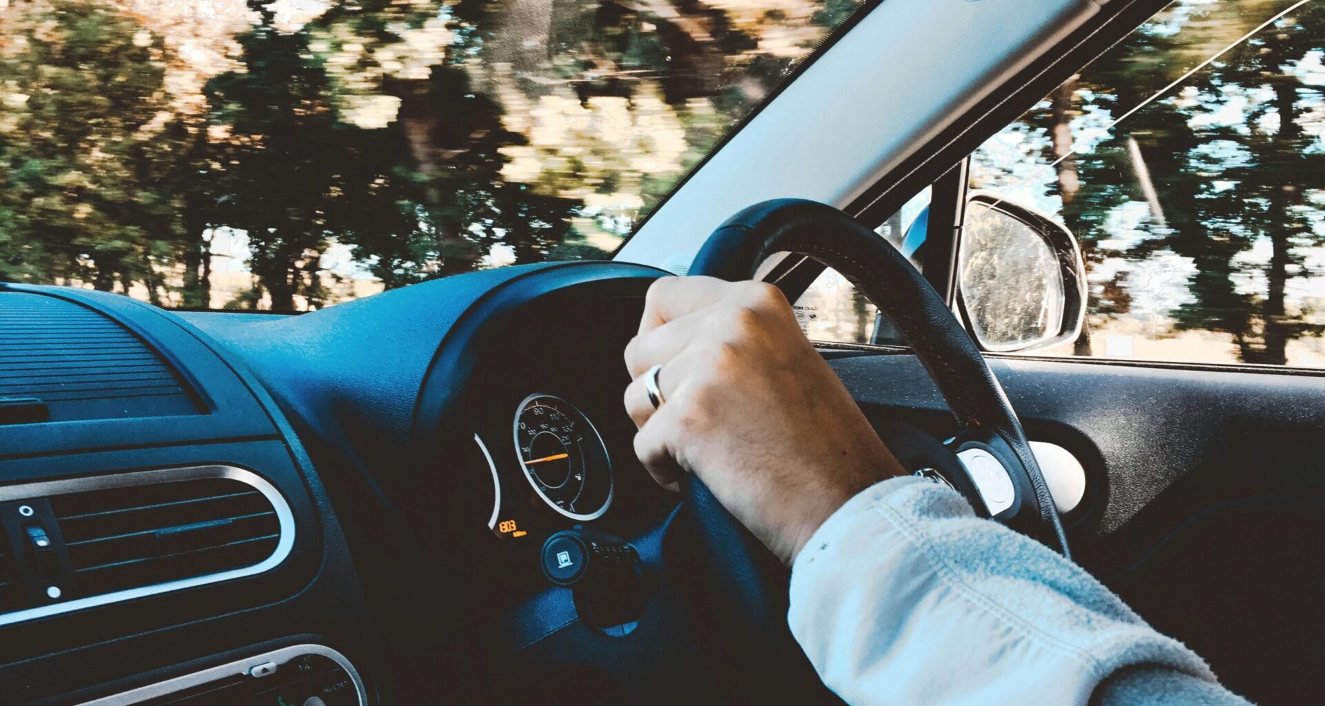 Hand ans Steuer! Diese Änderungen hält das Jahr 2025 für Autofahrer bereit.