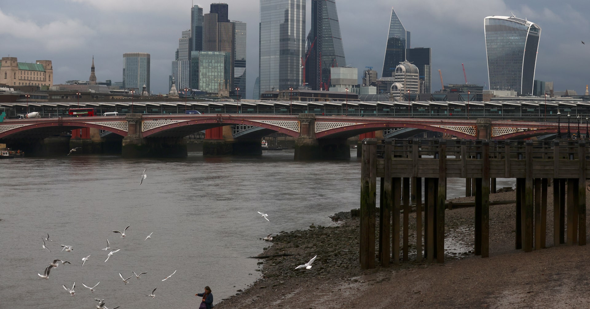 UK business confidence lowest since COVID pandemic, IoD says