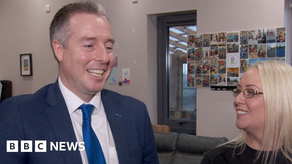 DUP minister shares cúpla focal with Irish language youth group