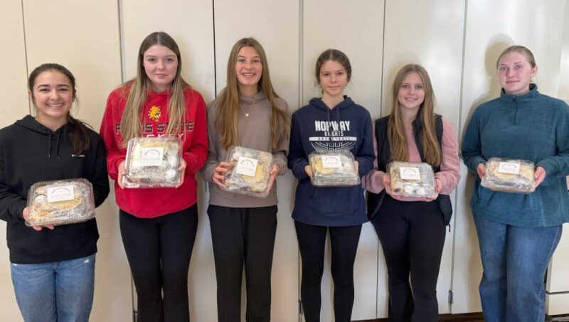Norway High School clubs help with cookies | News, Sports, Jobs
