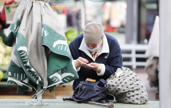 Risk of poverty for women in Latvia on a rise: especially in 65 years age group