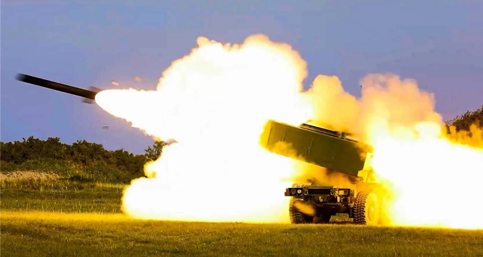 US-Armee zeigt Stärke in Europa: HIMARS trifft ein, um die NATO-Feuerkraft gegen aufkommende Bedrohungen zu stärken.