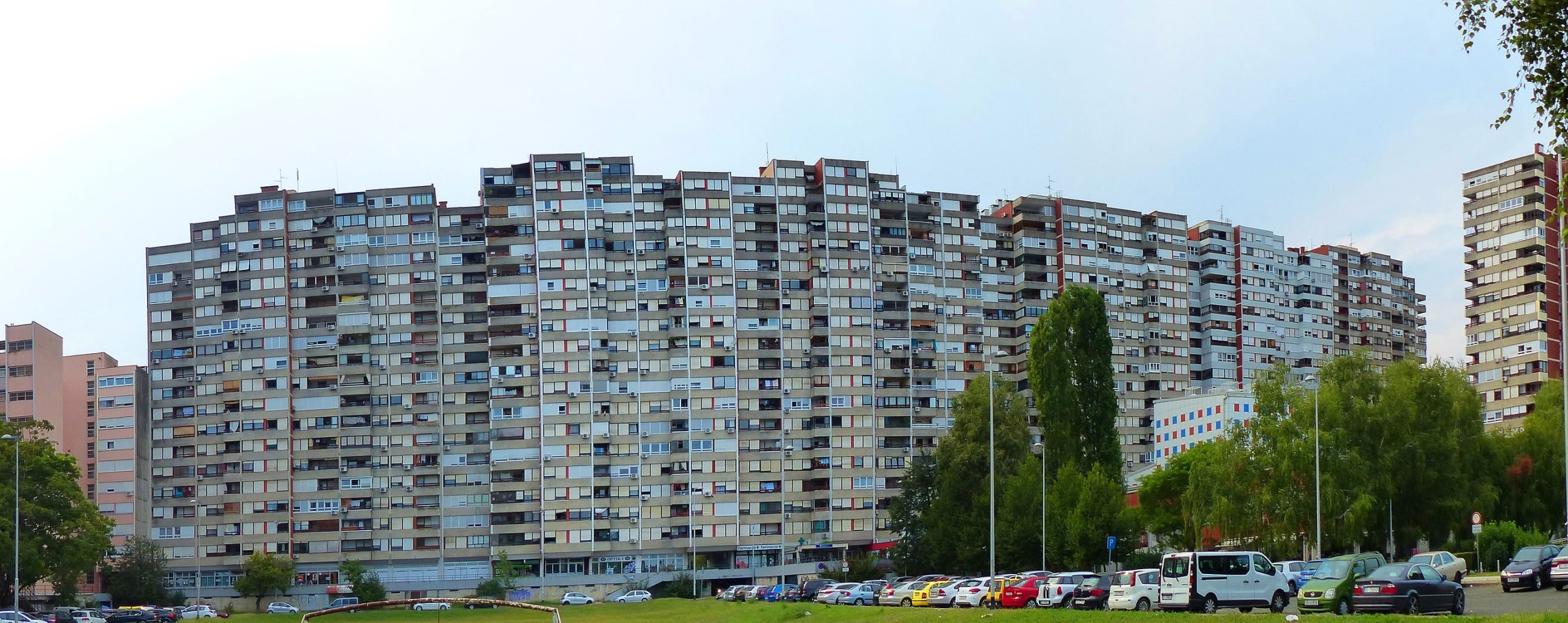 Novi Zagreb stands Mamutica