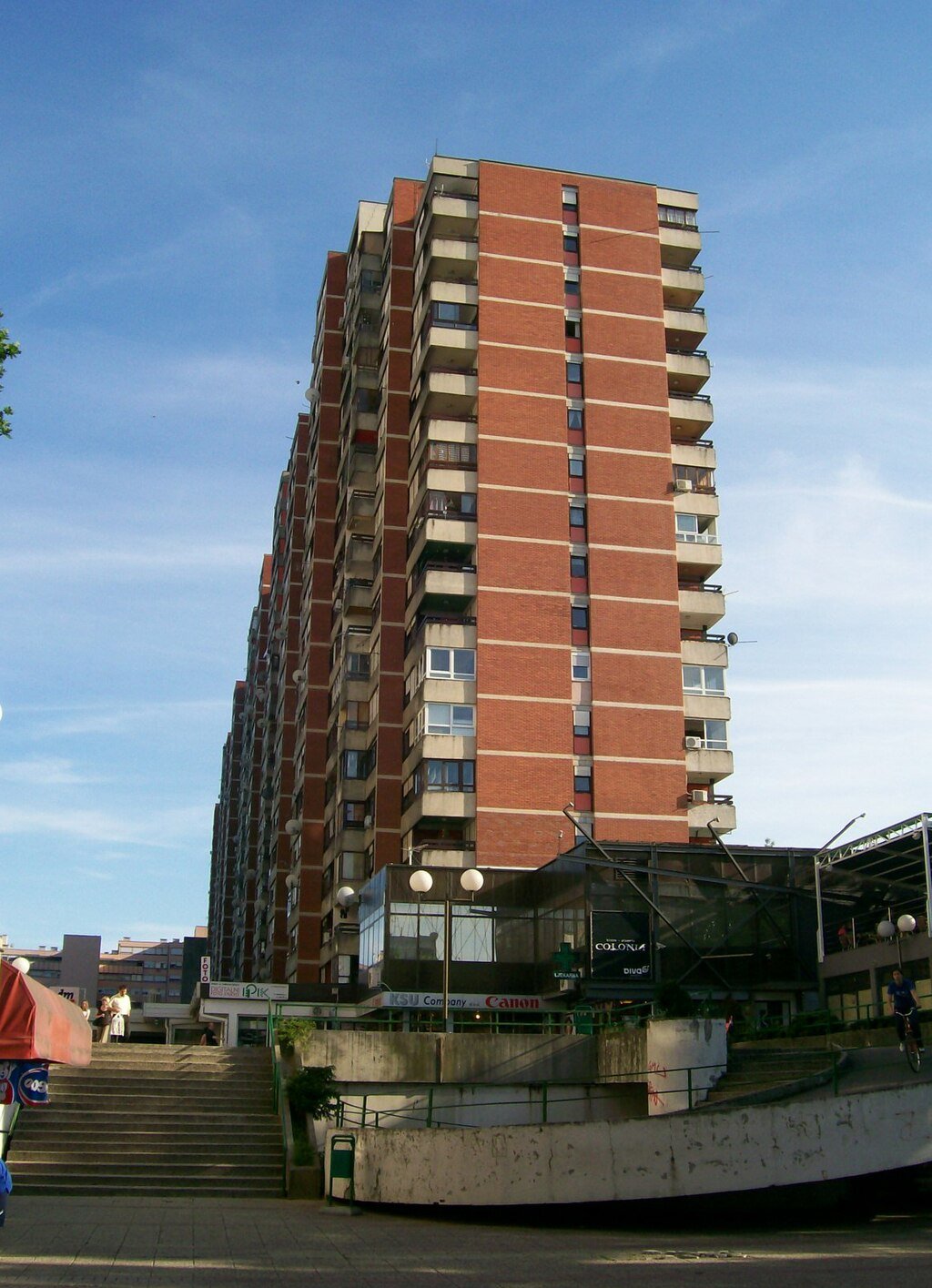 Novi Zagreb stands Mamutica