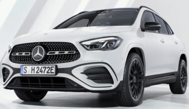 Mercedes, crescita record per le auto plug-in in Italia