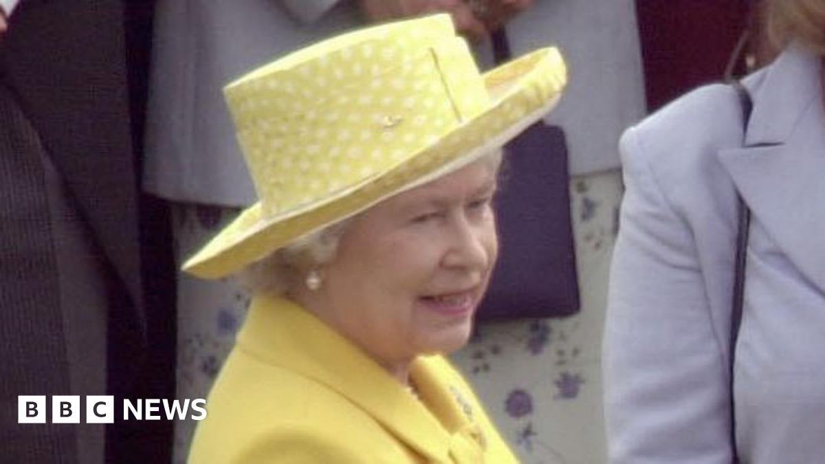 Elizabeth II had dim view of Orange marches, state papers claim