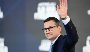 "Polską rządzi polityczny cinkciarz”. Morawiecki reaguje na wpis Tuska