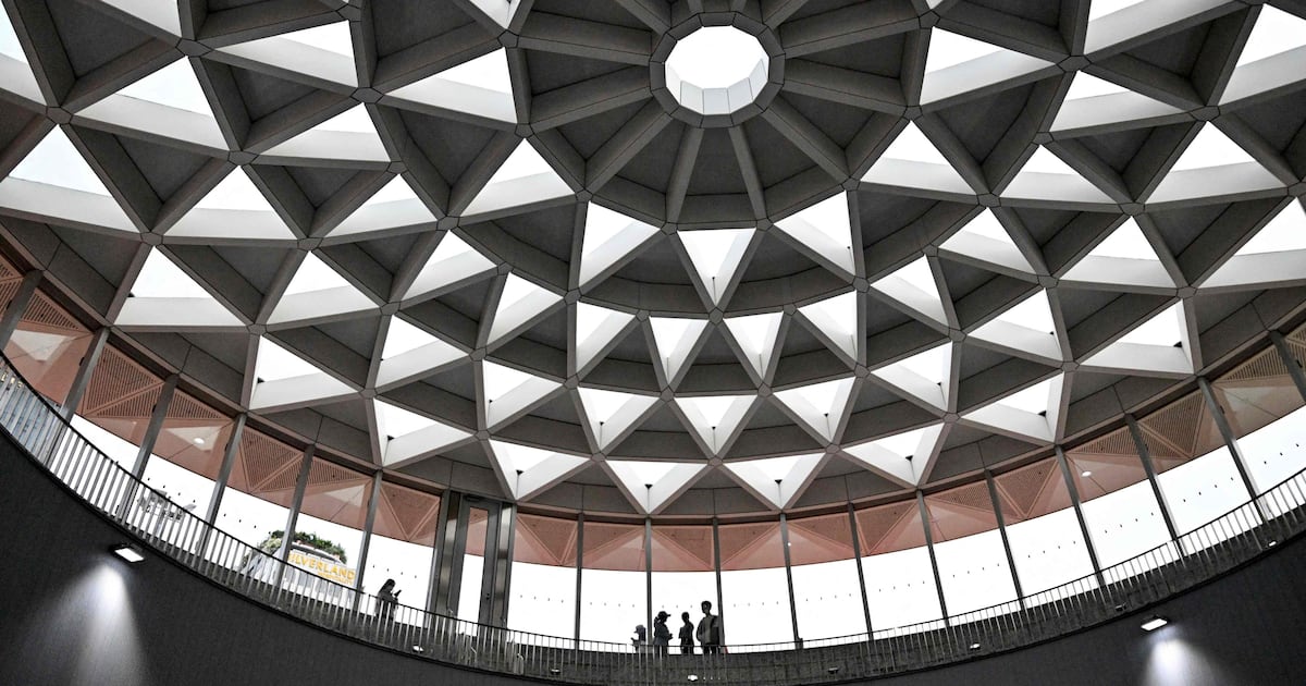 Best photos of December 22: Vietnam's lotus-shaped skylight to Romania's 'The March of Heroes'