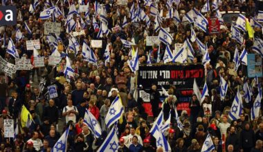 Izraelskí protestujúci žiadajú prepustenie rukojemníkov