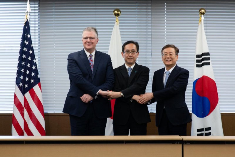 Assistant Secretary of State for East Asian and Pacific Affairs Daniel Kritenbrink, Japan's Director General Namazu Hiroyuki and Republic of Korea Vice Foreign Minister Cho Koo-rae meet Monday to discuss concerns over the "deepening military cooperation between the DPRK and Russia." Photo courtesy of Bureau of East Asian and Pacific Affairs