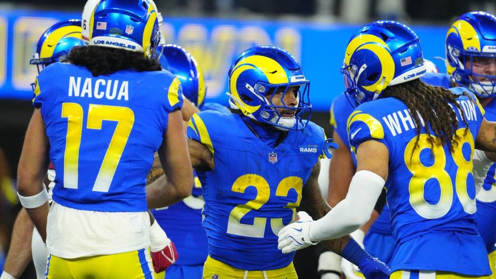 Final score, analysis of Week 17 win by LA