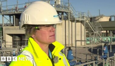 Water boss defends 41% price rise and £371k bonus