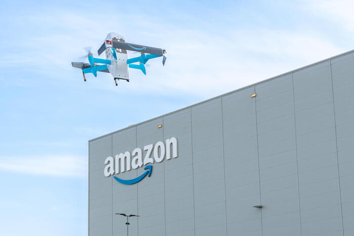 Amazon, primo volo dei droni per le consegne in Italia - Notizie